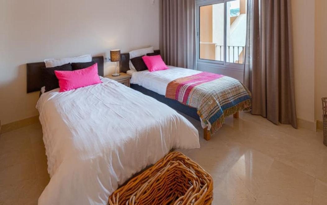 Aloha Hill Club 5 Star Golf Near Ppuerto Banus, Playground Of The Rich And Famous Lejlighed