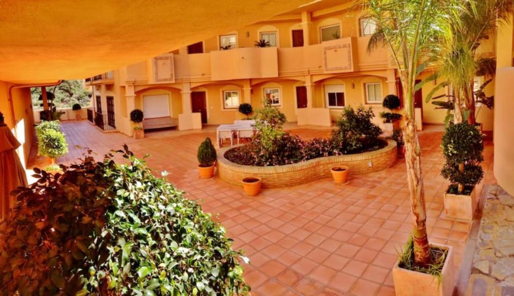 Aloha Hill Club 5 Star Golf Near Ppuerto Banus, Playground Of The Rich And Famous * Marbella