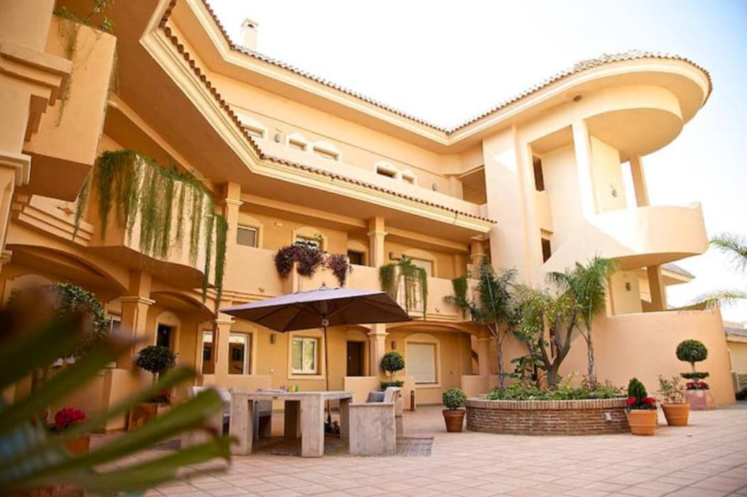 Aloha Hill Club 5 Star Golf Near Ppuerto Banus, Playground Of The Rich And Famous * Marbella